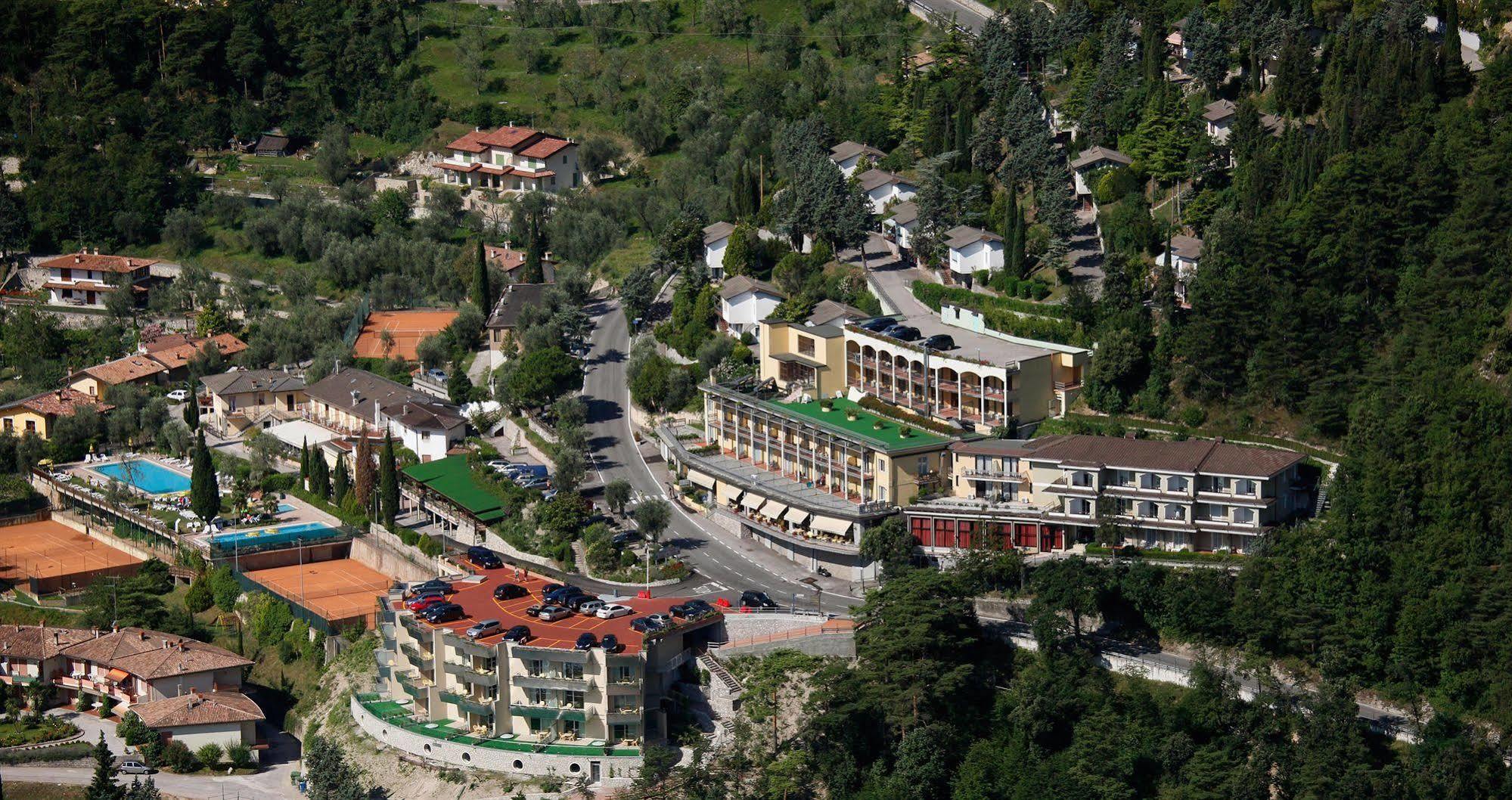 Village Bazzanega - Montagnoli Group Tremosine Dış mekan fotoğraf